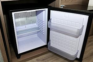 冷蔵庫(中は何もなし）