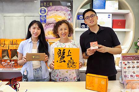 左・娘さん　中央・陳美慧さん、右・息子さん<br>親子ですがとても良い仕事のパートナーでもある家族、話を聞いていてほっこりしました♡