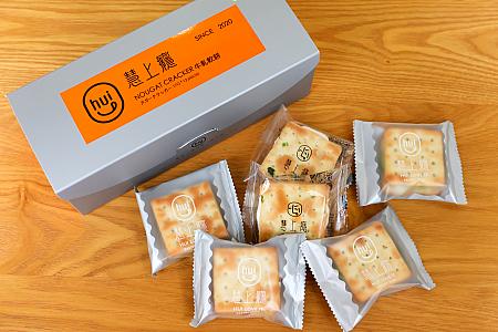 透明パッケージの原味牛軋軟餅(プレーン)、抹茶牛軋軟餅(抹茶)蔓越莓牛軋餅(クランベリー)の3種