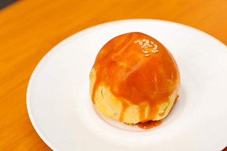 一度食べちゃったら「紅土鹹蛋黃酥」のとりこになっちゃうくらい危険なお菓子！