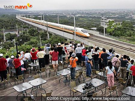 新幹線の勇士が眺められるレストランなどにも人気が集まっています。