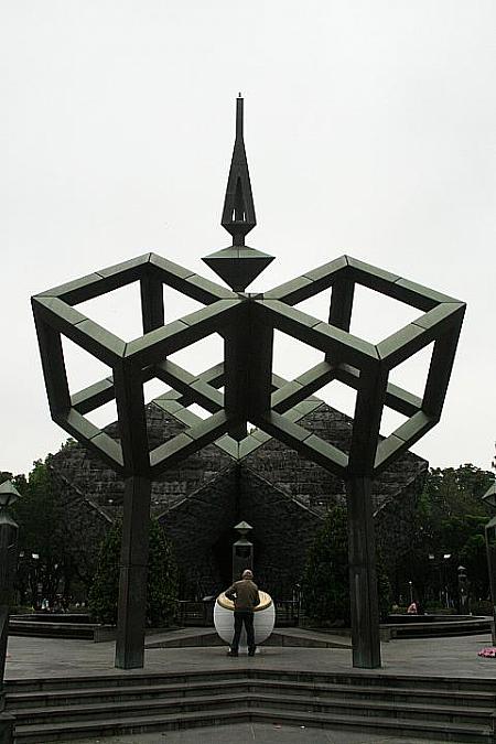 シンボルの記念塔