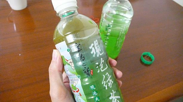 よく振っていただきます！味はちょっと微妙……。