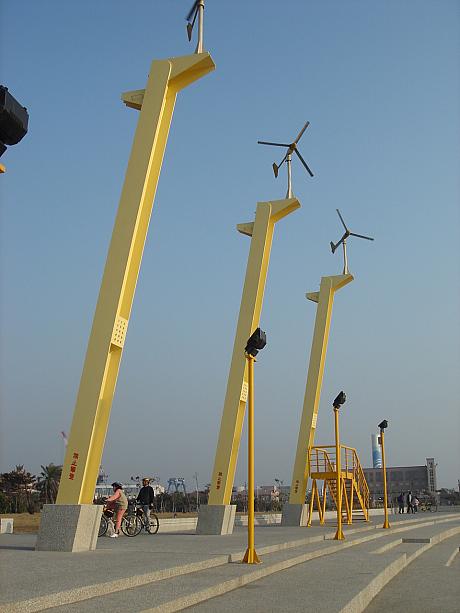 高雄・旗津にある風車公園に行ったのですが、結構ミニな感じの風車でした…