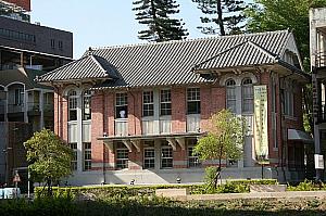 日本統治時代は「山林事務所」、現在は、孔子廟の旅行情報センター