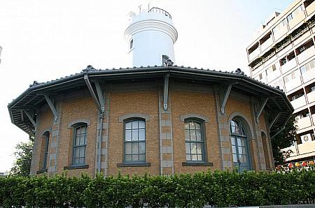 「奉茶」の向かいには、かつての中央気象局（測候所）の建物がありました
