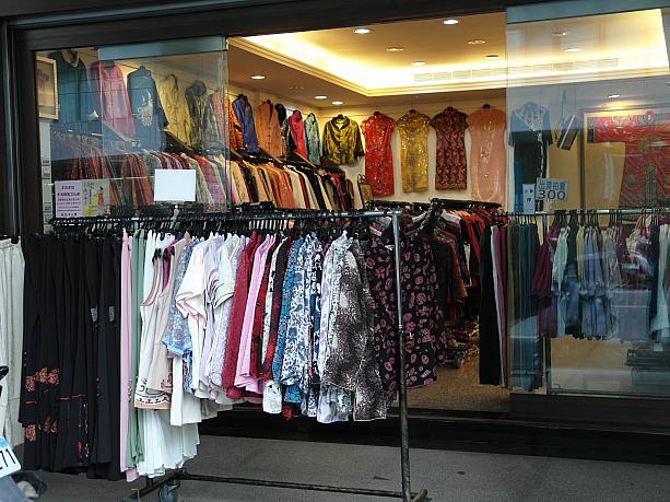 なぜかチャイナ服も売ってます・・もはや韓国ではない気が・・・