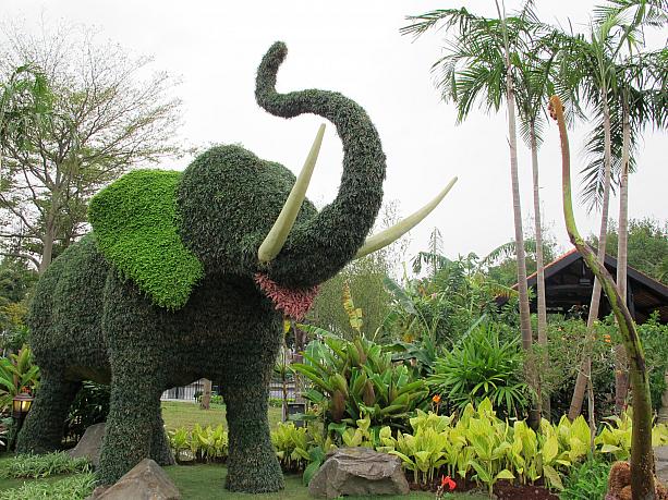 タイ庭園の中にある象さん