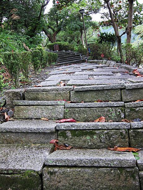 日本風の石畳。日本を意識した公園になっていますよ～