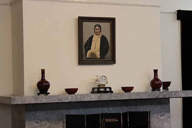 蒋介石さんのお母さんの絵が飾られています