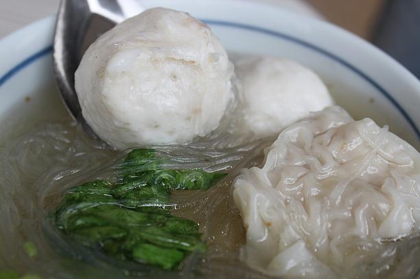 春雨入りもさっぱり美味～。冬粉加餛飩加魚丸：大95元、小70元