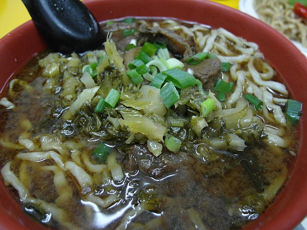 日本人が大好きな牛肉麺もあります
