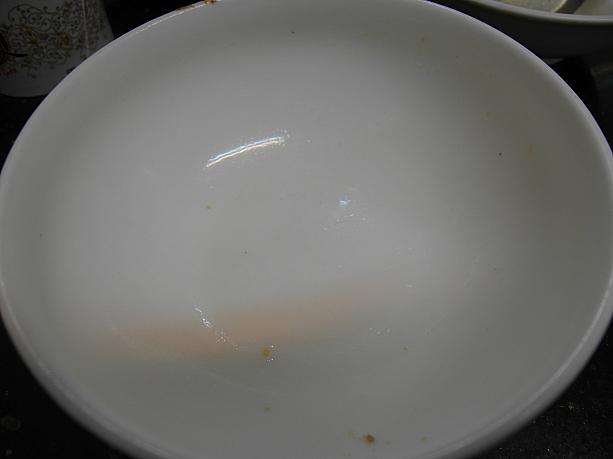 そうこうしている間にナビはワンタン麺を完食！！スープもすっかり飲んでしまいました！！