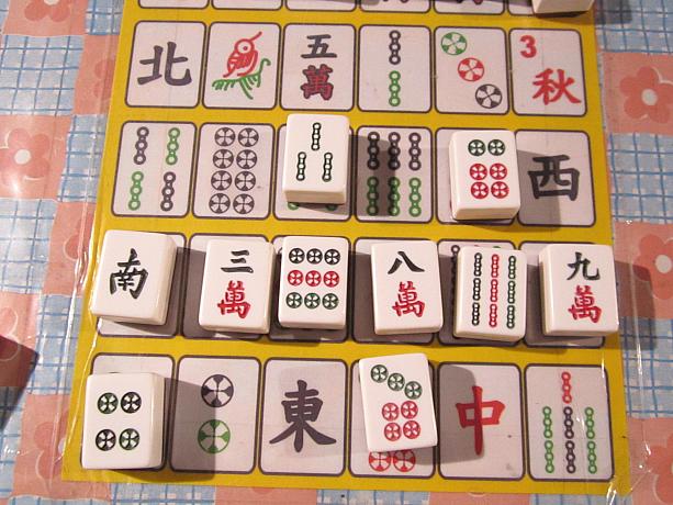 7個引いてみると・・やった～！これってビンゴ？景品ゲット？？いえいえ、もう一回無料でゲームができるってことでした（＾o＾；　　6回やって、2,3回くらいテンパイのチャンスがあるくらいでしょうか。なかなか難しいですが、インチキゲームではないので、運がよければ一発でビンゴの可能性もあります。