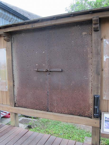 爆薬庫の扉。これは2003年に修復されました