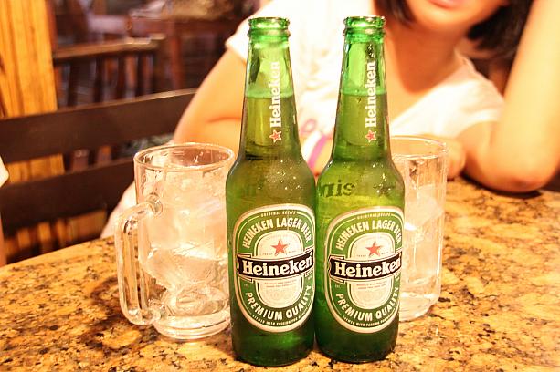 台湾ビールがなかったのでハイネケンを注文☆ビールに氷が台湾風♪