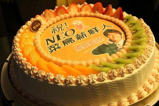 そのケーキがこれ！「サラリーマン NEO」劇場版（笑）が大ヒットしますようにと書いています！