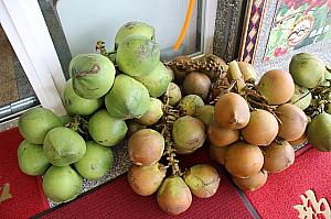 三仙台のショップは充実しています、ここでは椰子の実ジュースが3種類！フィシュジャーギーもたっくさん種類がありました！お土産、買いこめます！