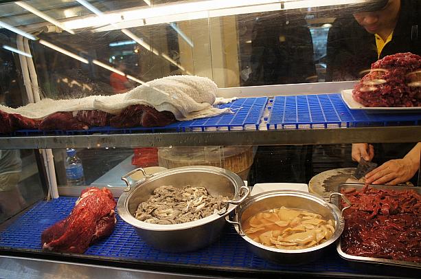 このお店、本店は高雄にある「牛老大」と言い、牛肉鍋＆牛肉を使った熱炒が楽しめるお店なんですって♪