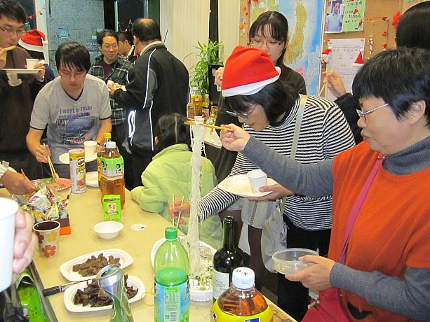 なぜか台湾のお祝いのときに登場する豚足ソーメンも。こんなにいろいろ楽しめるなんて語学スティ最高！