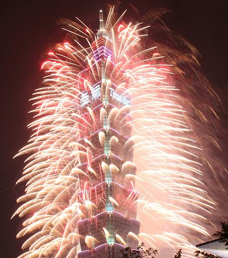 いつもとちょっと違ったけど、でも台北101から飛び出てくる花火はやっぱり見応えがありますよね！花火を見終わって「新年快樂～」