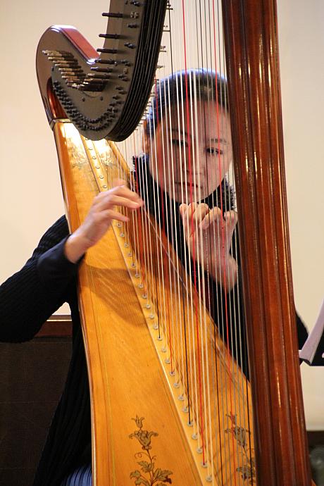 ハープ演奏者の洪綺鎂さんはフランスやスイス、日本でも演奏経験があるんです！とっても優雅に見えるハープですが・・・