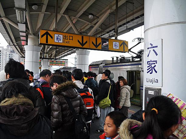 今年台湾ランタンフェスティバルは新竹で開催中。高鐵(台湾新幹線)に乗って「新竹」まで、または台鐵（台湾鉄道）で「六家」駅まで行けば、会場は目の前です。