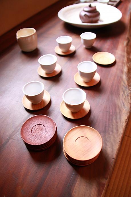 日本の作家さんが作った中国茶器などもあります。やはり台湾製とは趣が違って面白い