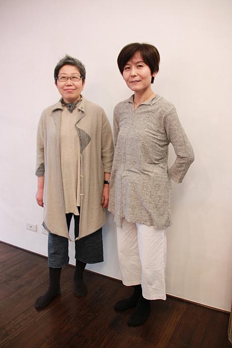モデルになっていただいた左の方がニット作家の鳥居さん。右は不定期のお料理教室の先生で、Jikonkaの運営にも携わっている米田恭子さん
