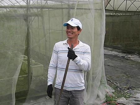 実験が大好きな江さん。新しい技術を開発しては他の農民に伝えています。