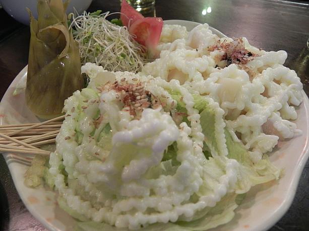 緑竹筍沙拉（150元）。生タケノコのサラダ。台湾ではおなじみの甘いマヨネーズがかかっていますが、初夏のタケノコは美味です