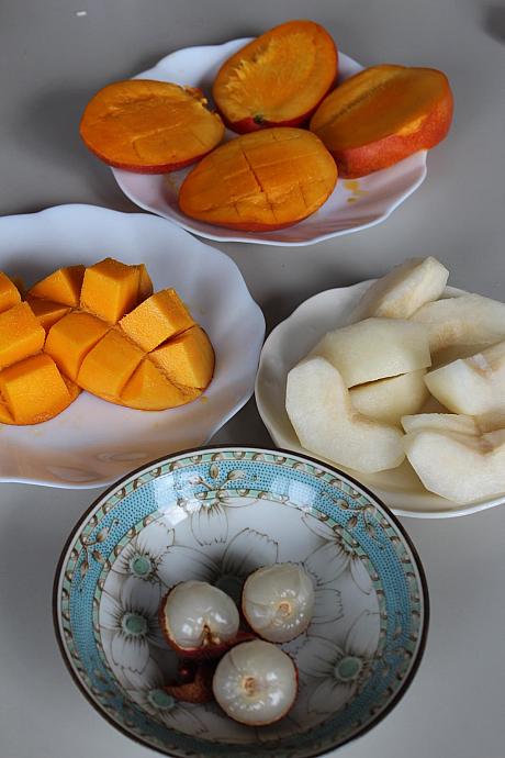暑い夏はビタミンと水分補給が大切！食べごろのフルーツがお待ちしています