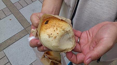 並んでも食べたい「福州胡椒餅」。お子ちゃまは熱いので気をつけてね。