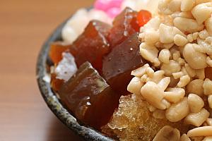 台湾グルメ10選！これだけは絶対食べよう【2026年】 小吃 美食 蚵仔煎 小籠包 魯肉飯 牛肉麺 臭豆腐 麺線 米苔目 火鍋 タピオカミルクティー かき氷 マンゴー 台湾グルメ 台湾美食 滷肉飯 ルーロー飯 雞肉飯 鶏肉飯 雞排 鶏排 鹽酥雞 塩酥鶏 ジーパイ 屋台飯 擔仔麵 台湾フルーツ 珍珠奶茶 朝ごはん 台湾朝食 豆花 台湾かき氷 原住民料理茶色は正義