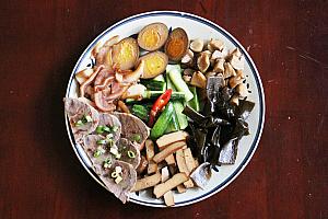 滷味(ルーウェイ)：台湾風煮込み