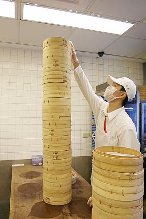 台湾グルメ10選！これだけは絶対食べよう【2026年】 小吃 美食 蚵仔煎 小籠包 魯肉飯 牛肉麺 臭豆腐 麺線 米苔目 火鍋 タピオカミルクティー かき氷 マンゴー 台湾グルメ 台湾美食 滷肉飯 ルーロー飯 雞肉飯 鶏肉飯 雞排 鶏排 鹽酥雞 塩酥鶏 ジーパイ 屋台飯 擔仔麵 台湾フルーツ 珍珠奶茶 朝ごはん 台湾朝食 豆花 台湾かき氷 原住民料理茶色は正義