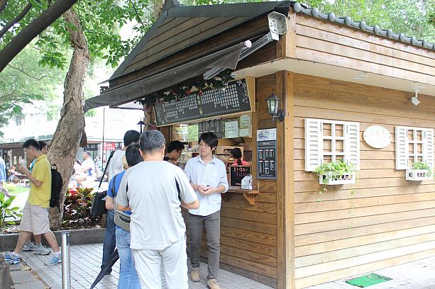 つづいてやってきたのは台湾大学。構内の人気ワッフル店「小木屋」です