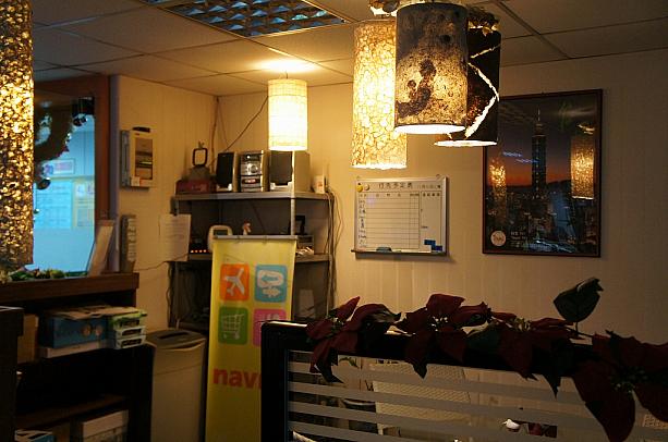 そして、このランプシェードは埔里の紙匠手工紙工房で作ってもらったもの！17時になると点灯式が行われ、ナビプラザがムーディーになるんです！