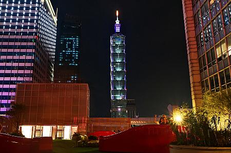 Dream Plaza屋上(7F)からは台北101の真正面！