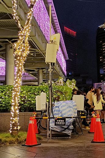 至る所に移動基地局車発見！電波よ、もっともっと飛んでくれ！