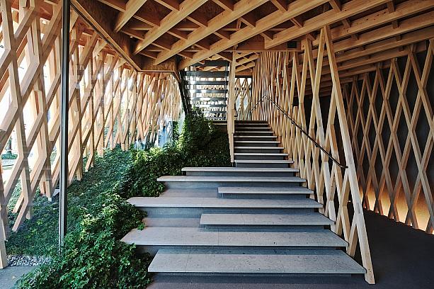 自然素材を生かした建築や木組みを多用した特徴的なデザインの作品を多く手がけ、世界的もに注目されている建築家なんだとか！