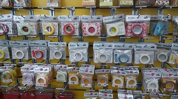 「春聯」売り場近くに、日本でも人気のマスキングテープも売っていました！