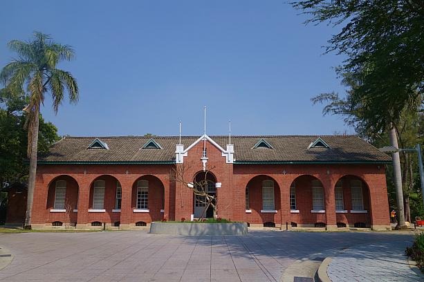 また力行キャンパス内にあるこの建物は1917年に台南日本陸軍衛戍病院として建てられたもので、市定古跡に認定されています。