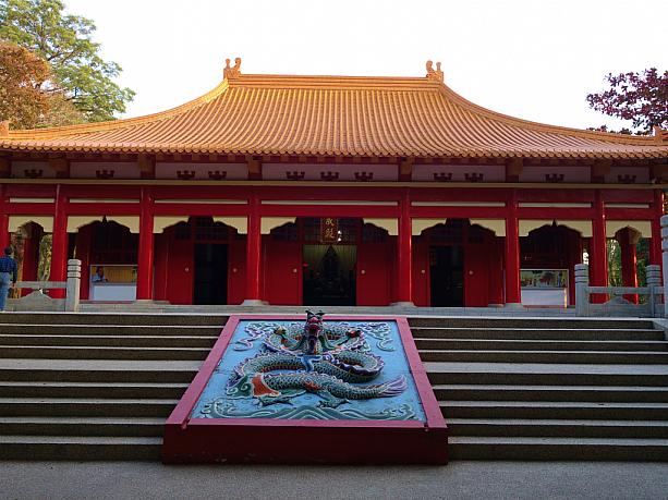 そして孔子廟もあります。和と中華の歴史文化が隣接する何とも不思議な光景。
