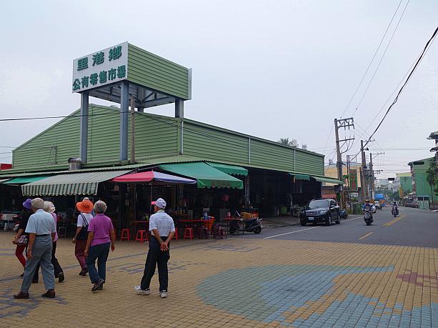 ここは屏東県にある里港老街。と～ってものんびりした田舎町。