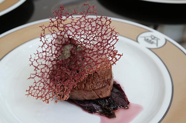 紅磨坊菲力牛排1680元、ムーランルージュフィレステーキ♪トリュフペーストと一緒に召し上がってください、網は紫芋の味がしましたね