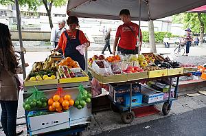 色んな種類の果物に出会える魅惑の市場