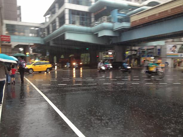 それにしても激しい雨でした。
