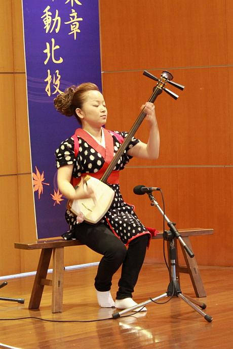 同じく三味線奏者の對馬明子さん、芦田由香里さんも共に出演。