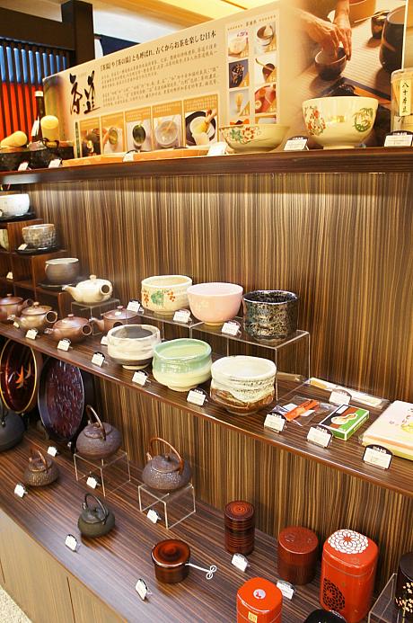 台湾土産以上の品ぞろえが日本のお土産物！